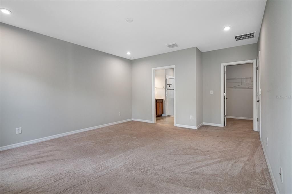 For Rent: $3,795 (4 beds, 2 baths, 1818 Square Feet)