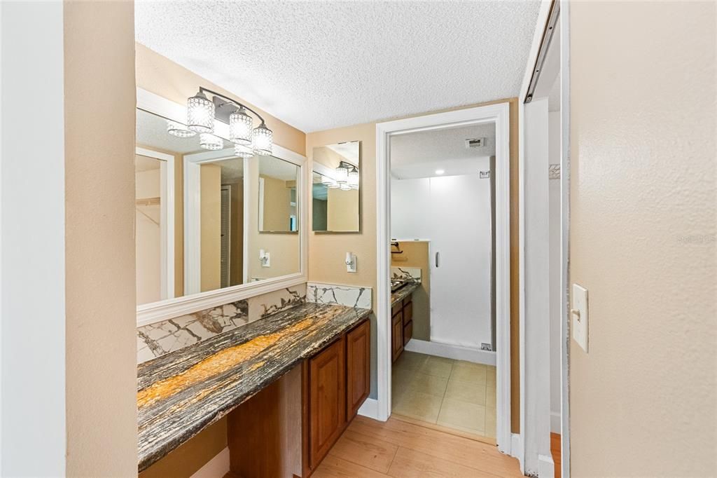 На продажу: $182,900 (2 спален, 2 ванн, 952 Квадратных фут)