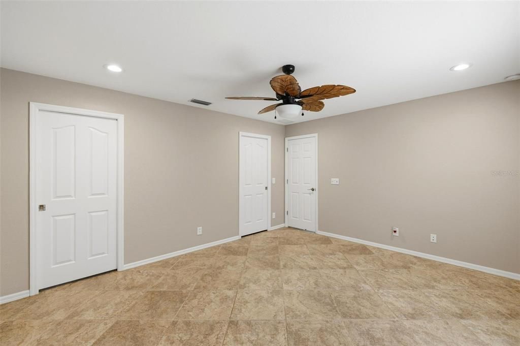 Activo con contrato: $284,900 (3 camas, 2 baños, 1631 Pies cuadrados)