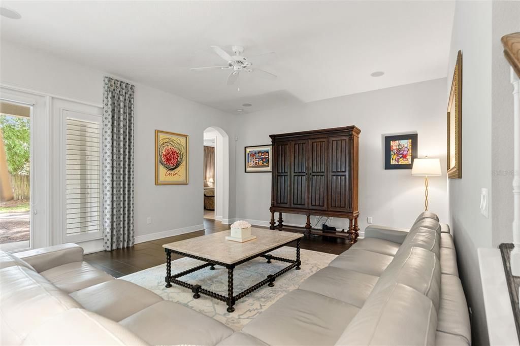 En Venta: $1,000,000 (5 camas, 4 baños, 3712 Pies cuadrados)