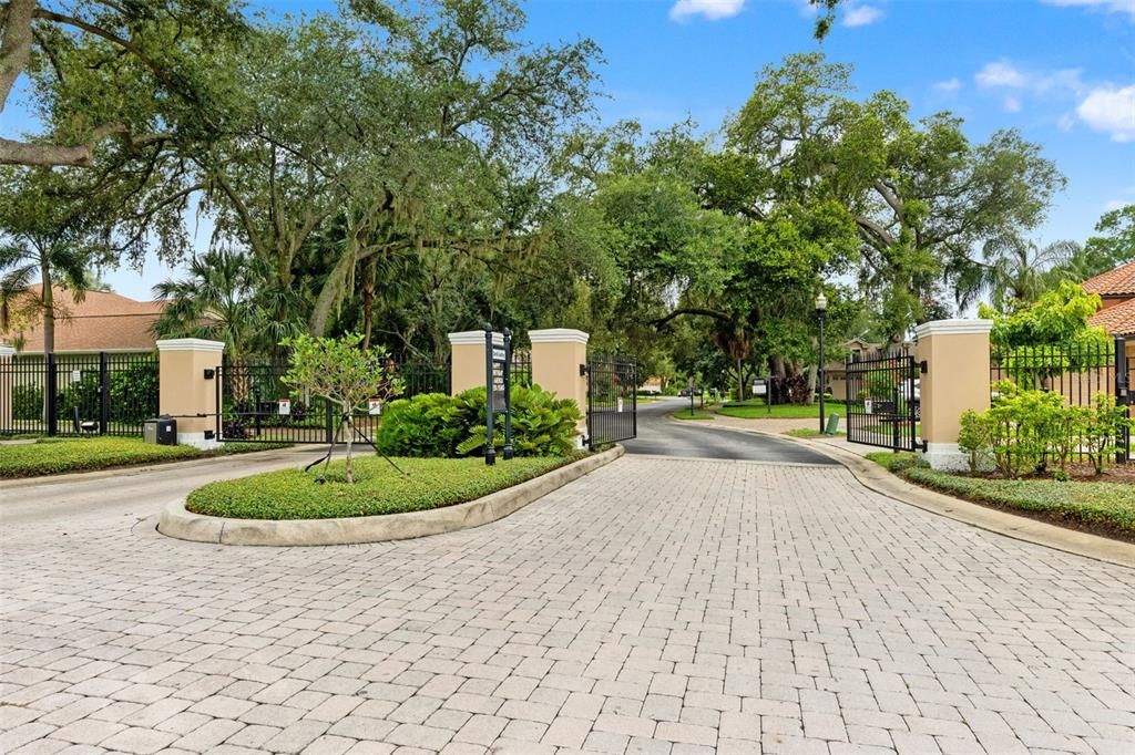 En Venta: $1,000,000 (5 camas, 4 baños, 3712 Pies cuadrados)