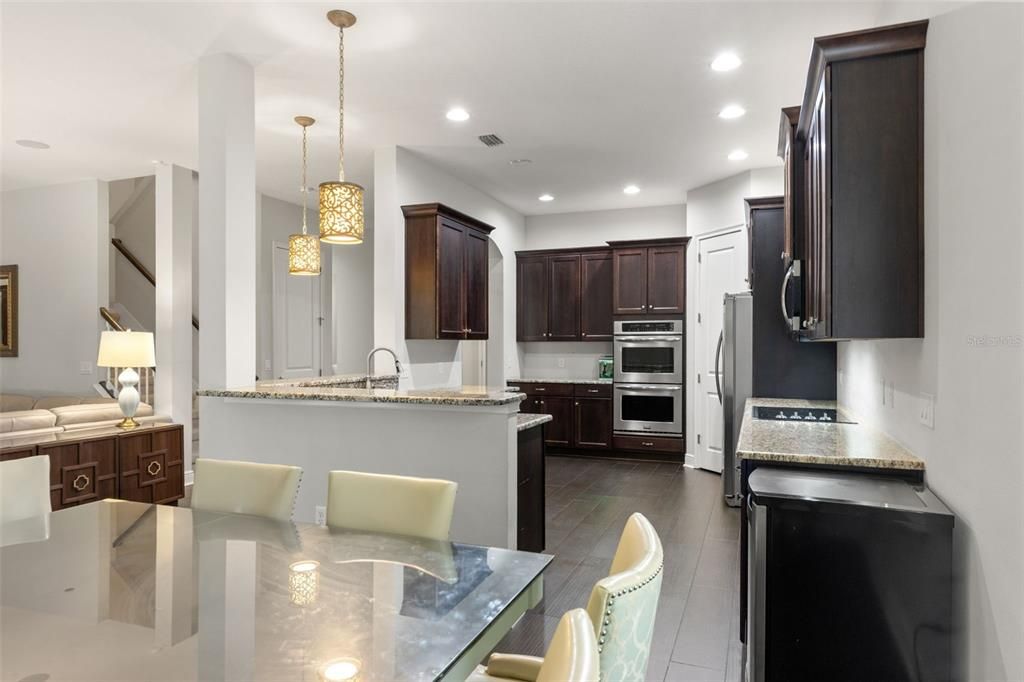 En Venta: $1,000,000 (5 camas, 4 baños, 3712 Pies cuadrados)