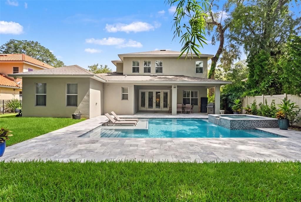 En Venta: $1,000,000 (5 camas, 4 baños, 3712 Pies cuadrados)