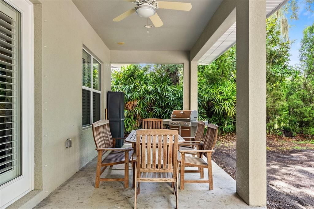 En Venta: $1,000,000 (5 camas, 4 baños, 3712 Pies cuadrados)