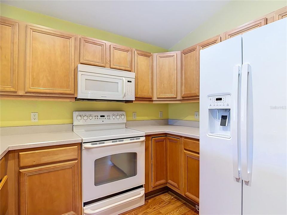 На продажу: $285,000 (3 спален, 3 ванн, 1718 Квадратных фут)