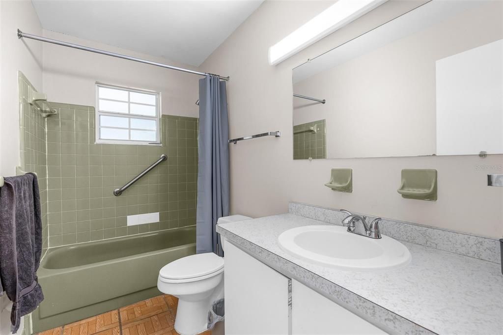 En Venta: $330,000 (4 camas, 2 baños, 1150 Pies cuadrados)