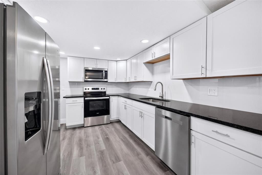 На продажу: $295,000 (3 спален, 2 ванн, 1468 Квадратных фут)