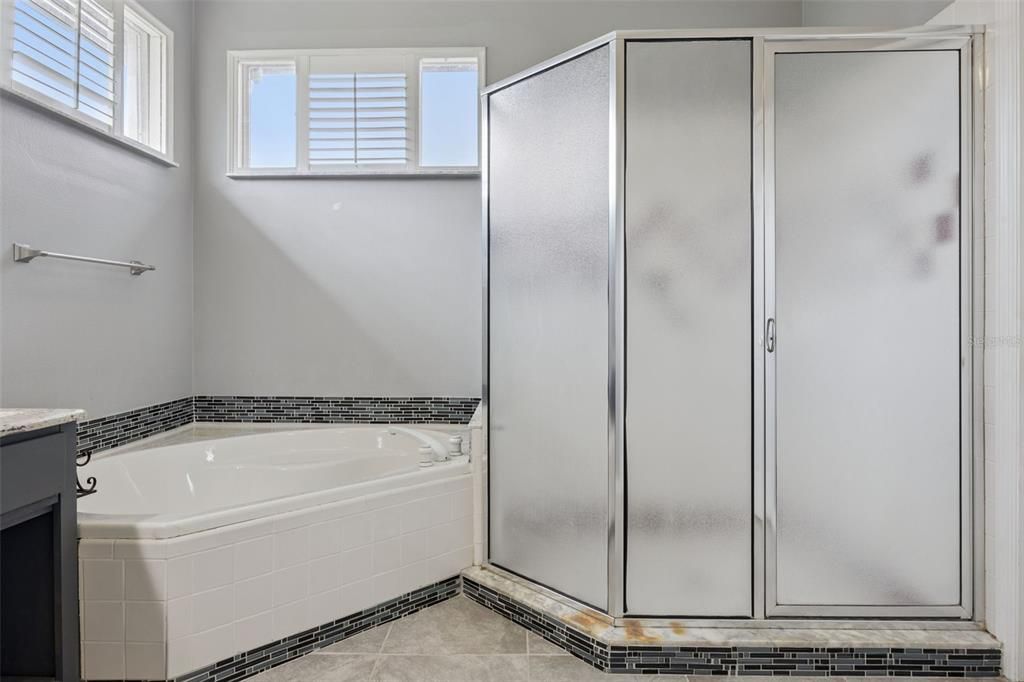 En Venta: $749,900 (3 camas, 2 baños, 2003 Pies cuadrados)