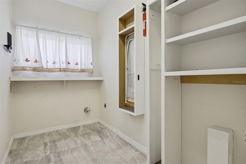 En Venta: $749,900 (3 camas, 2 baños, 2003 Pies cuadrados)