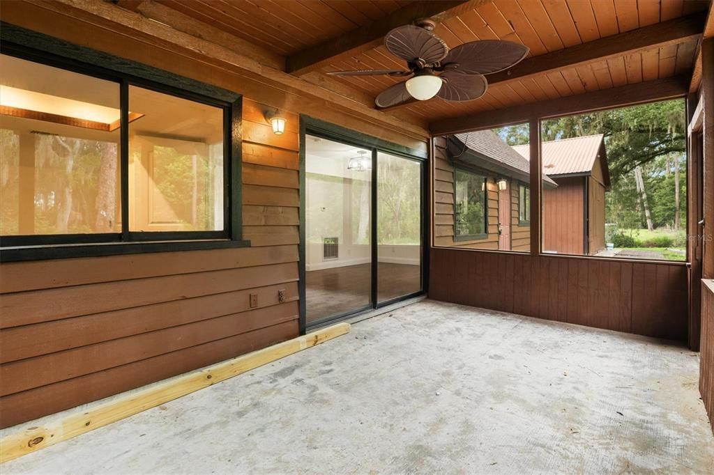 En Venta: $549,999 (5 camas, 2 baños, 2444 Pies cuadrados)