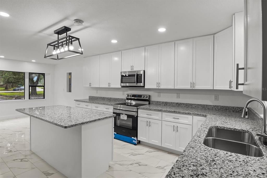 En Venta: $549,999 (5 camas, 2 baños, 2444 Pies cuadrados)