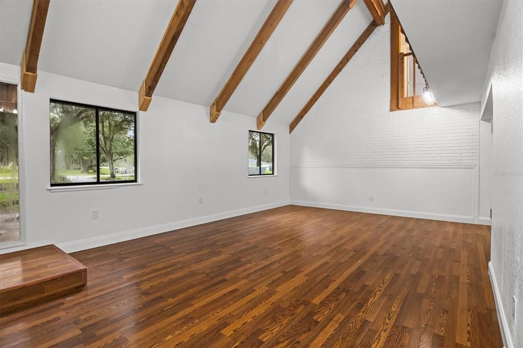 En Venta: $549,999 (5 camas, 2 baños, 2444 Pies cuadrados)