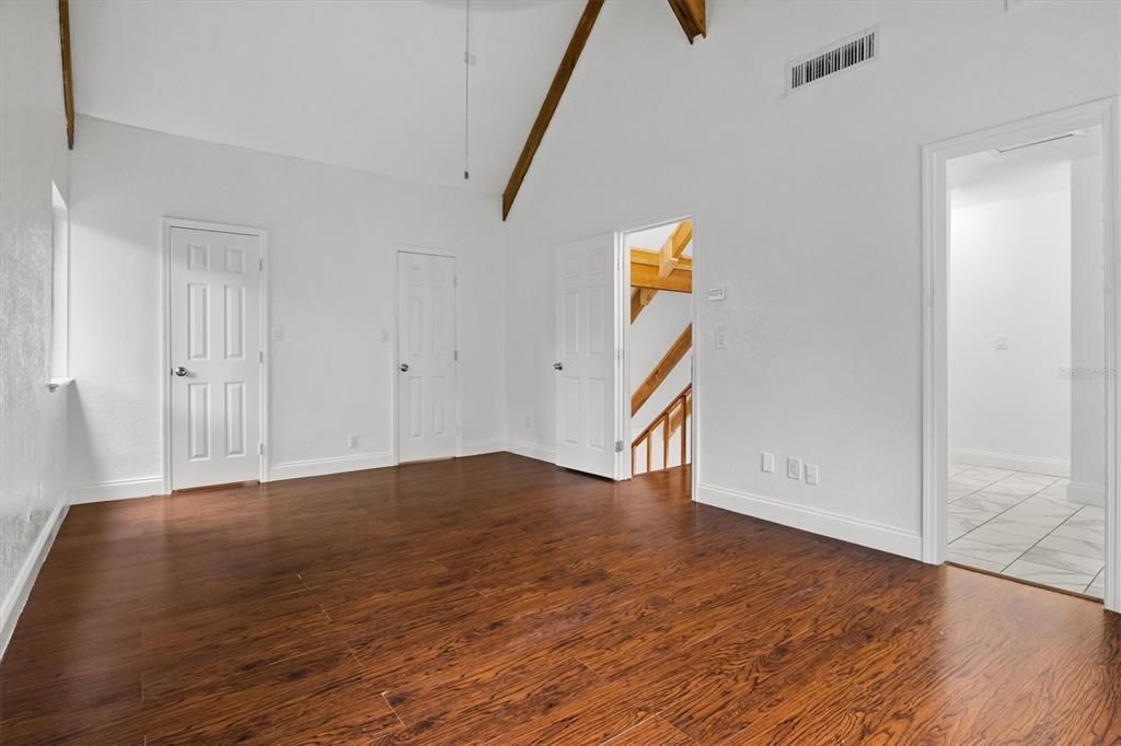 En Venta: $549,999 (5 camas, 2 baños, 2444 Pies cuadrados)