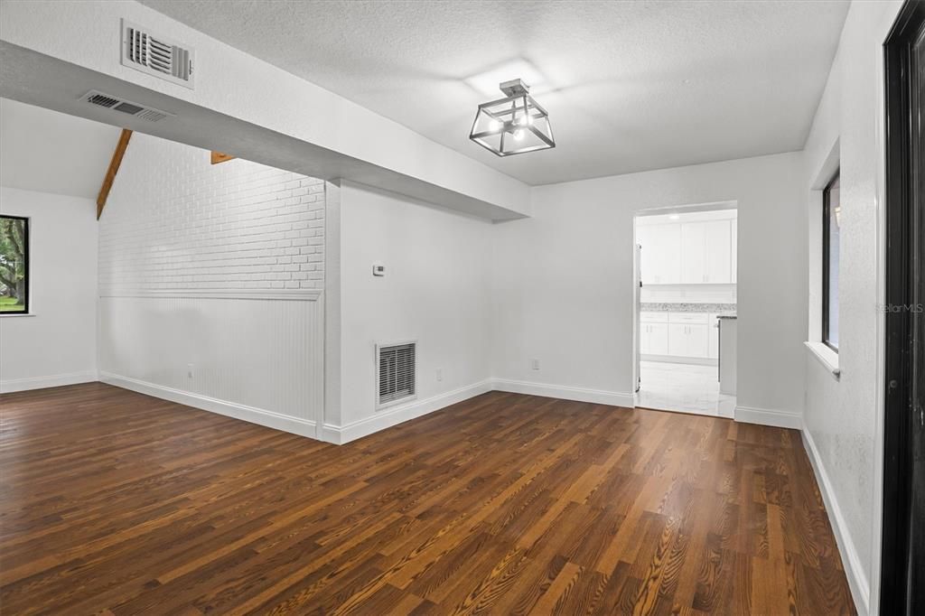 En Venta: $549,999 (5 camas, 2 baños, 2444 Pies cuadrados)