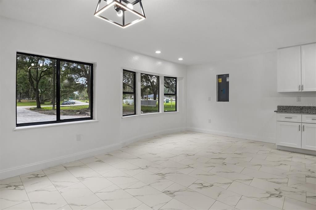 En Venta: $549,999 (5 camas, 2 baños, 2444 Pies cuadrados)