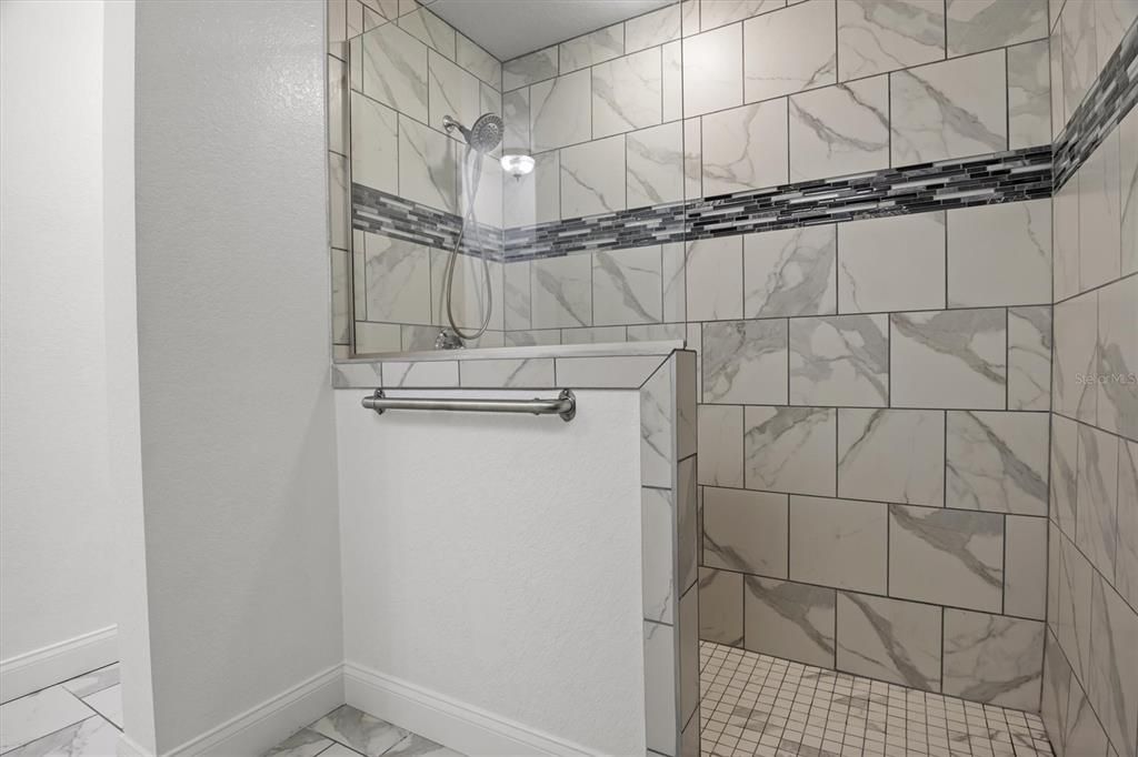 En Venta: $549,999 (5 camas, 2 baños, 2444 Pies cuadrados)