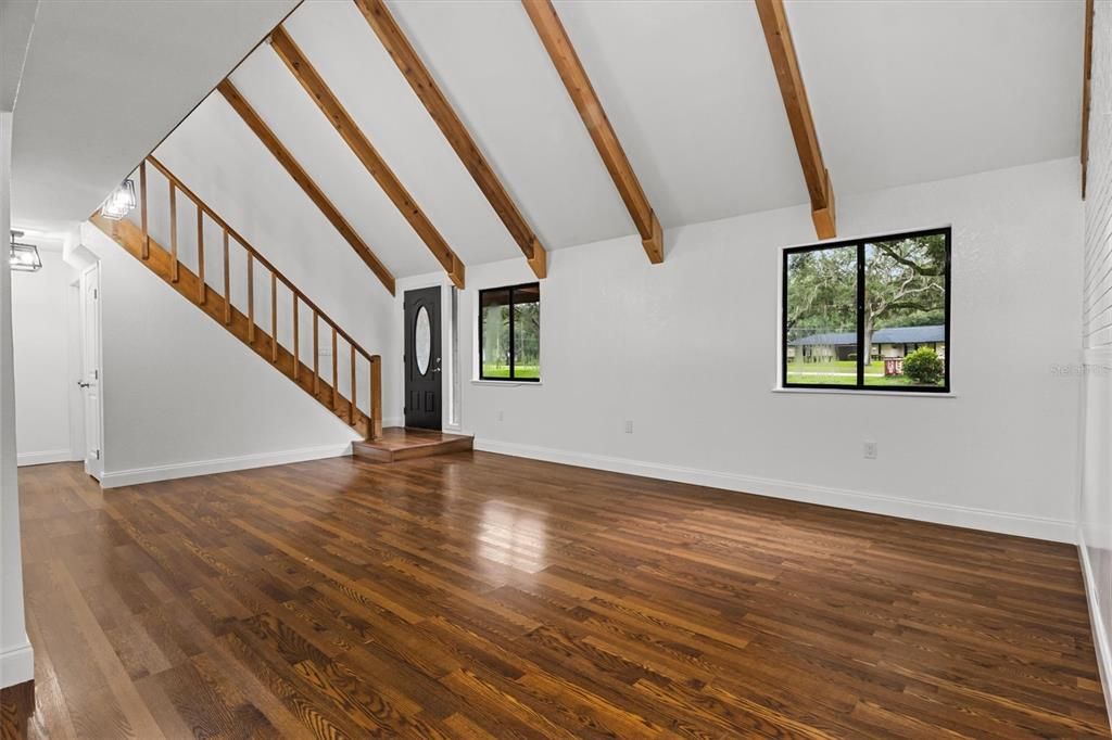 En Venta: $549,999 (5 camas, 2 baños, 2444 Pies cuadrados)