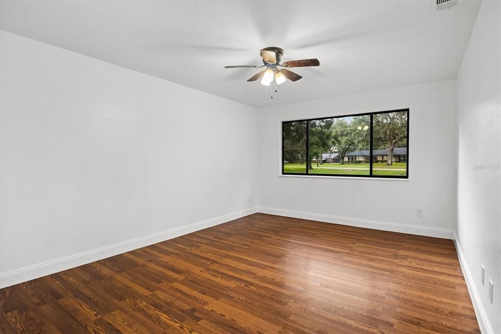En Venta: $549,999 (5 camas, 2 baños, 2444 Pies cuadrados)