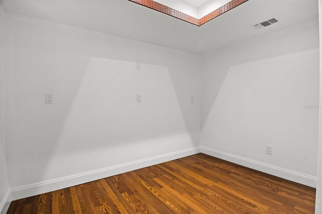 En Venta: $549,999 (5 camas, 2 baños, 2444 Pies cuadrados)