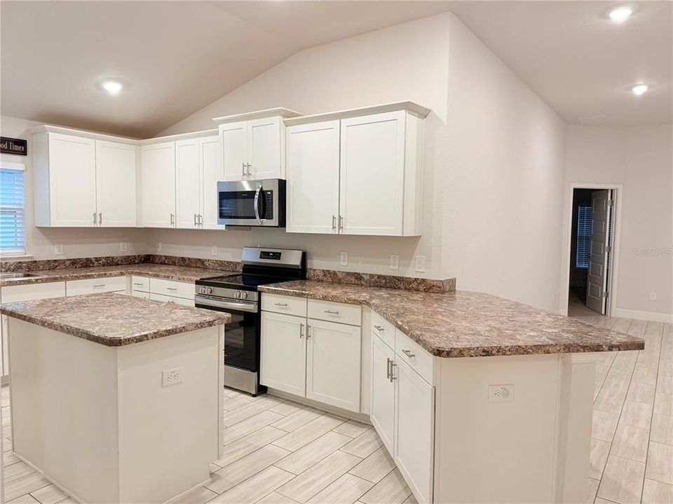 В аренду: $2,400 (4 спален, 3 ванн, 2216 Квадратных фут)