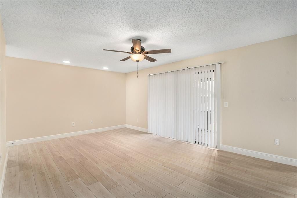 For Sale: $219,000 (3 beds, 2 baths, 1005 Square Feet)