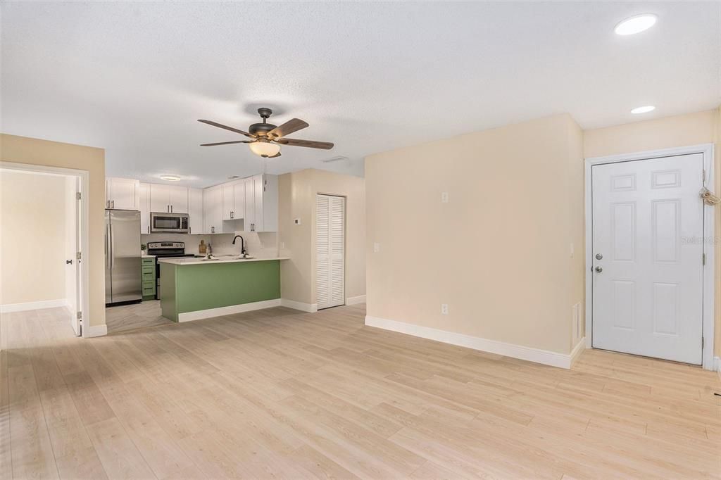 For Sale: $219,000 (3 beds, 2 baths, 1005 Square Feet)