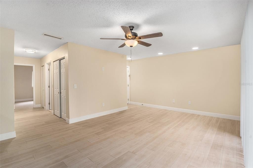 For Sale: $219,000 (3 beds, 2 baths, 1005 Square Feet)