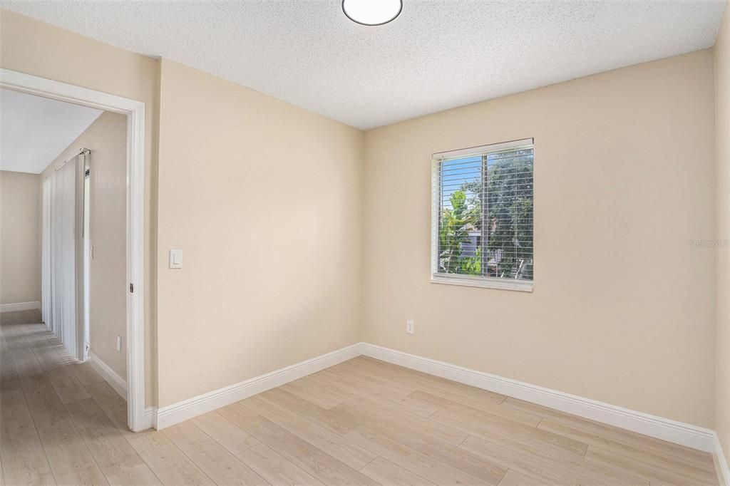 For Sale: $219,000 (3 beds, 2 baths, 1005 Square Feet)