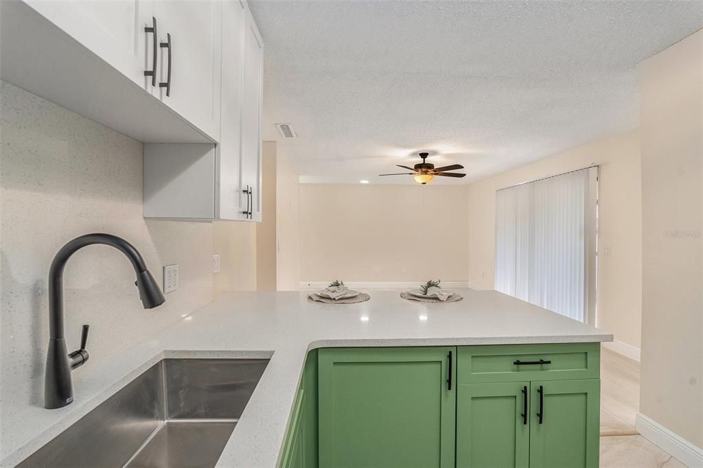 For Sale: $219,000 (3 beds, 2 baths, 1005 Square Feet)