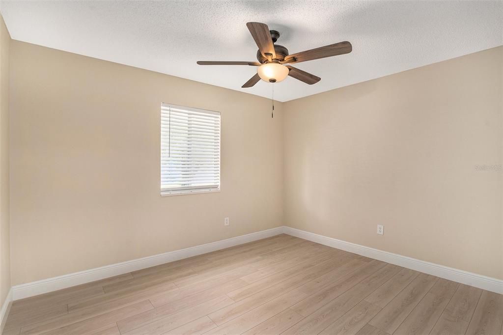 For Sale: $219,000 (3 beds, 2 baths, 1005 Square Feet)