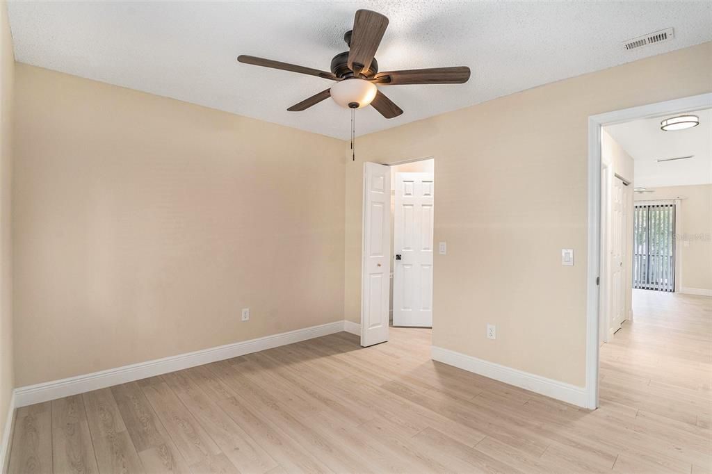 For Sale: $219,000 (3 beds, 2 baths, 1005 Square Feet)