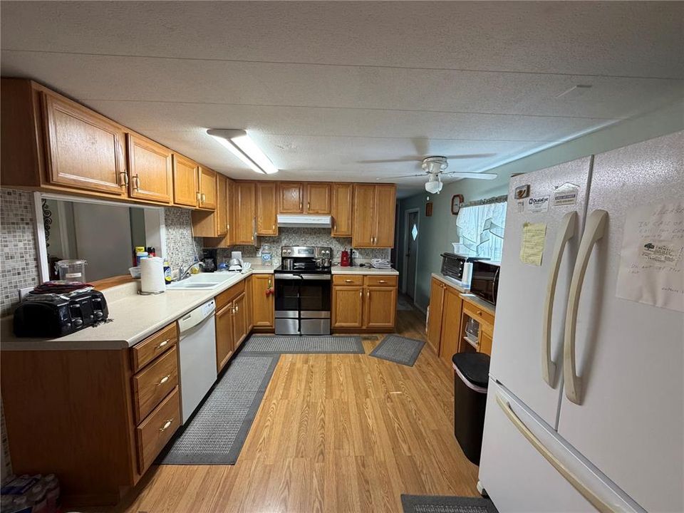 На продажу: $89,900 (2 спален, 2 ванн, 1032 Квадратных фут)