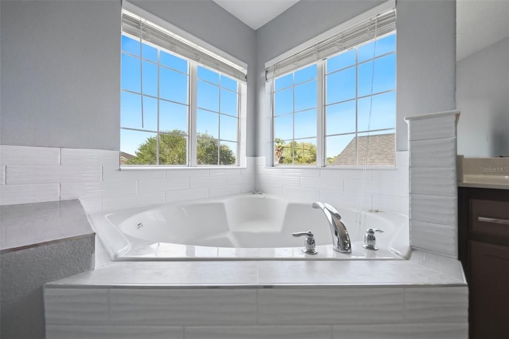 For Sale: $489,000 (4 beds, 2 baths, 2585 Square Feet)