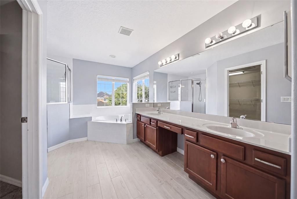 For Sale: $489,000 (4 beds, 2 baths, 2585 Square Feet)