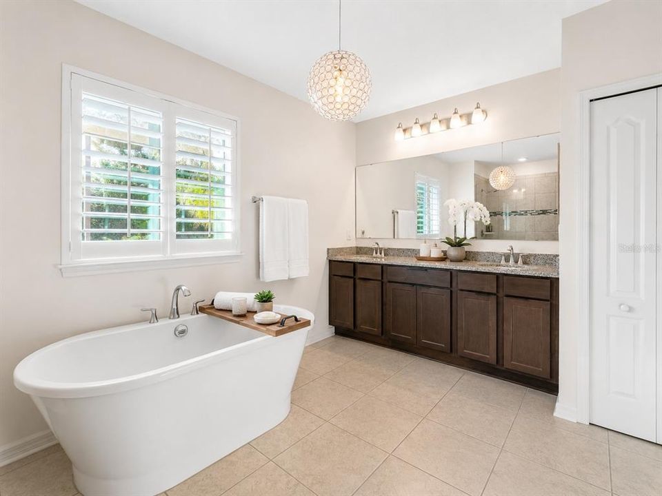For Rent: $2,950 (3 beds, 2 baths, 1998 Square Feet)
