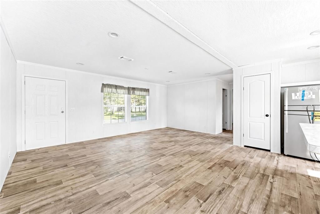 На продажу: $219,000 (3 спален, 2 ванн, 1352 Квадратных фут)
