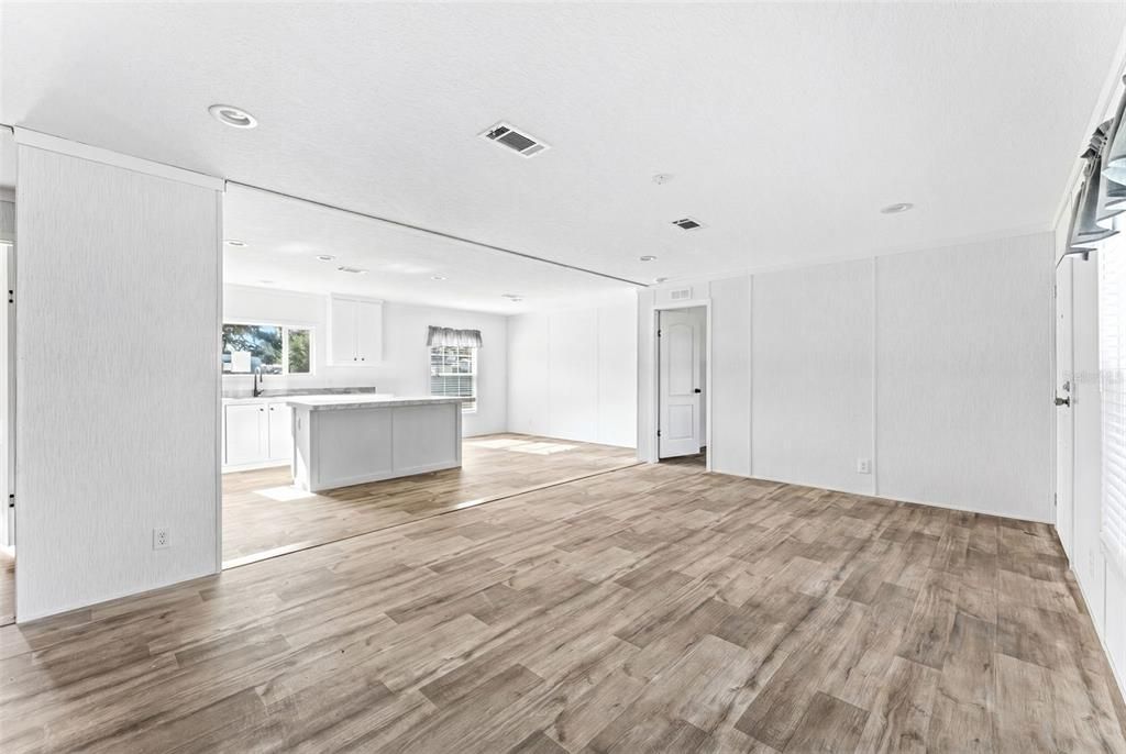 На продажу: $219,000 (3 спален, 2 ванн, 1352 Квадратных фут)