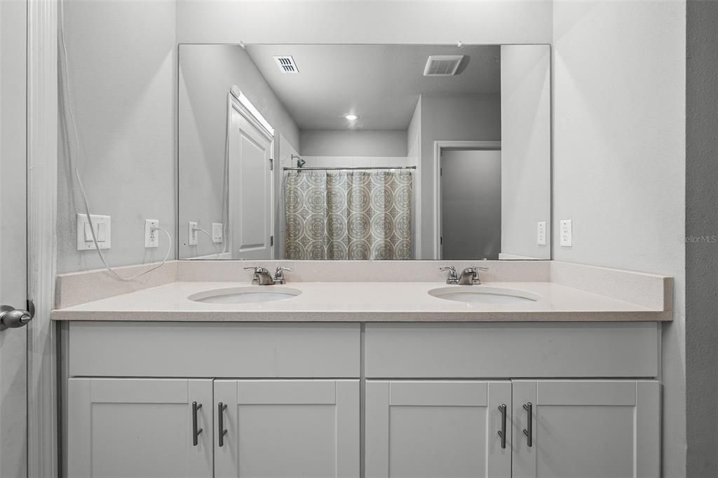 En Venta: $390,000 (4 camas, 2 baños, 2168 Pies cuadrados)