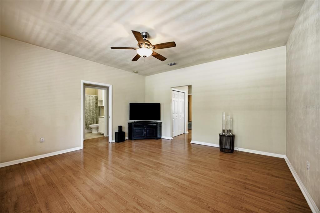 For Sale: $329,900 (3 beds, 2 baths, 1536 Square Feet)