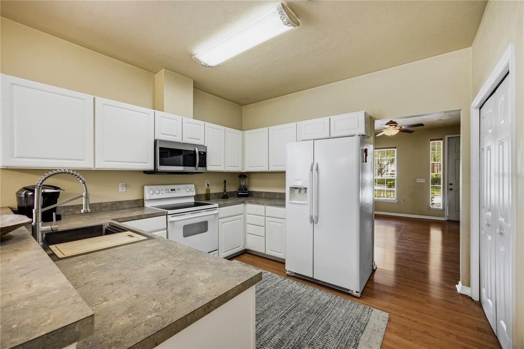 For Sale: $329,900 (3 beds, 2 baths, 1536 Square Feet)
