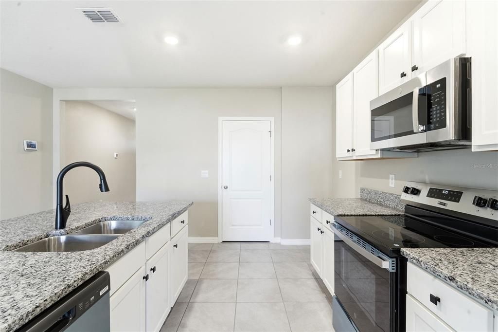 En Venta: $400,000 (3 camas, 2 baños, 1706 Pies cuadrados)