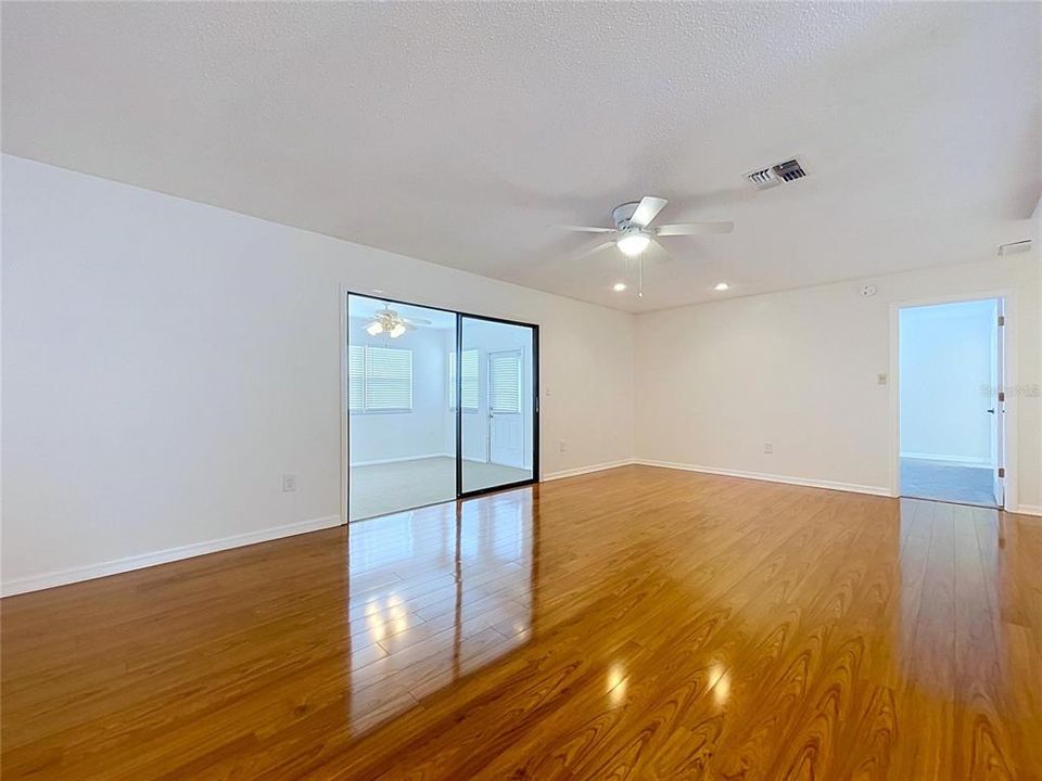 En Venta: $235,000 (2 camas, 2 baños, 1106 Pies cuadrados)