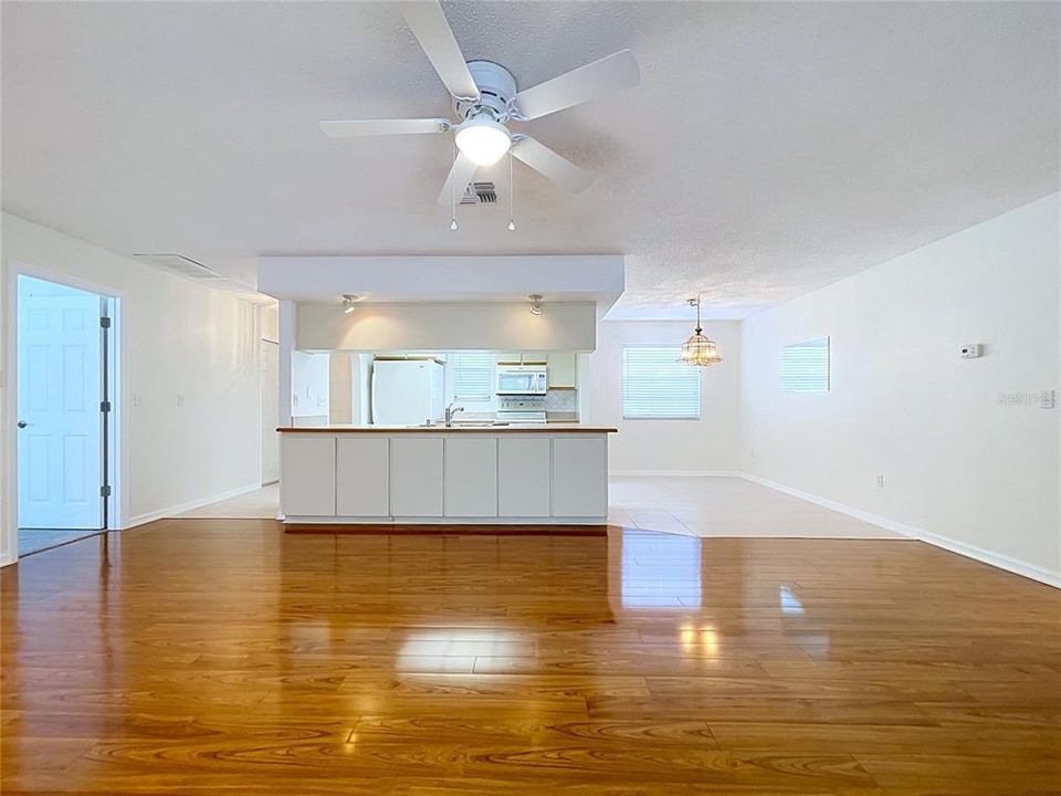 En Venta: $235,000 (2 camas, 2 baños, 1106 Pies cuadrados)