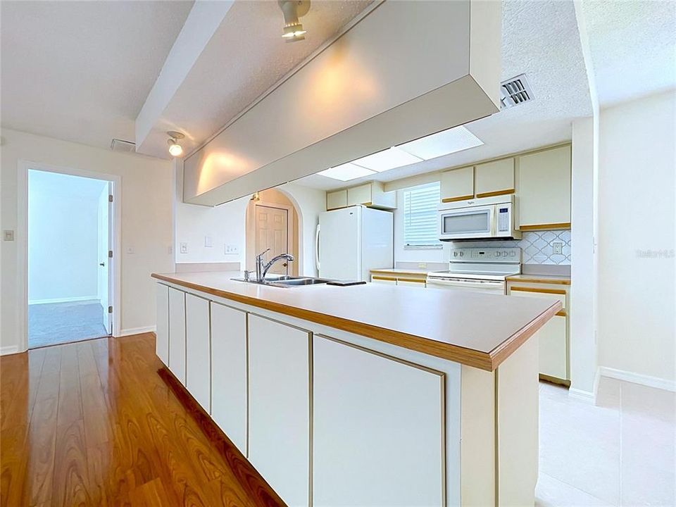 En Venta: $235,000 (2 camas, 2 baños, 1106 Pies cuadrados)