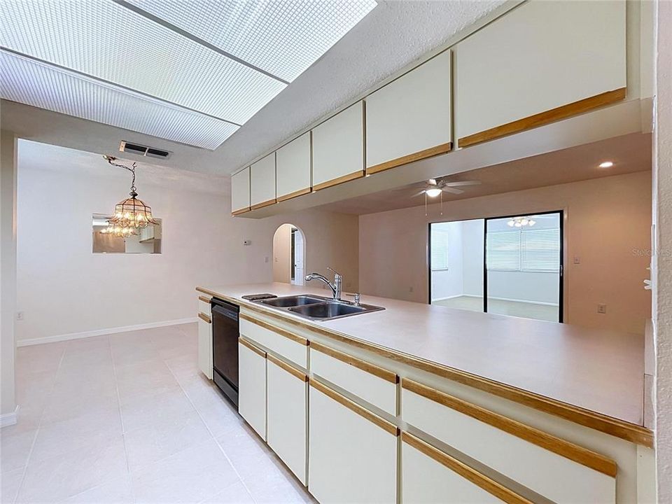 En Venta: $235,000 (2 camas, 2 baños, 1106 Pies cuadrados)