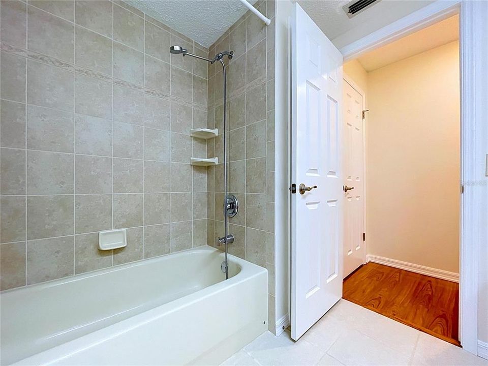 En Venta: $235,000 (2 camas, 2 baños, 1106 Pies cuadrados)