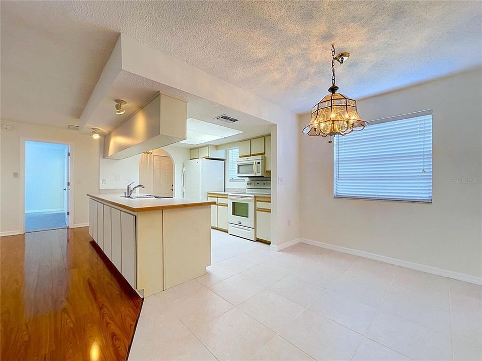 En Venta: $235,000 (2 camas, 2 baños, 1106 Pies cuadrados)