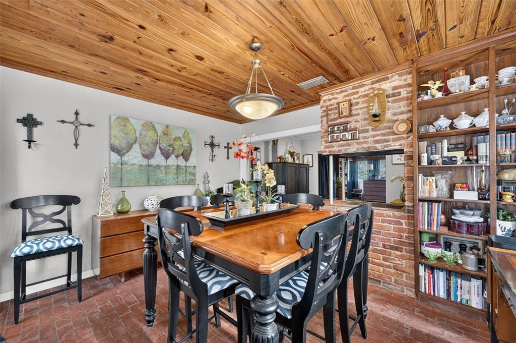 Activo con contrato: $299,000 (3 camas, 2 baños, 1492 Pies cuadrados)