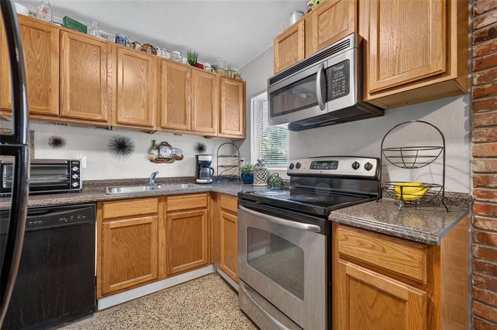 Activo con contrato: $299,000 (3 camas, 2 baños, 1492 Pies cuadrados)