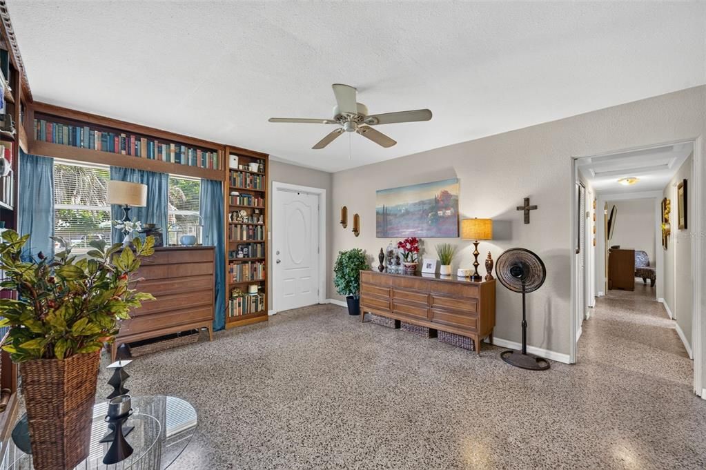 Activo con contrato: $299,000 (3 camas, 2 baños, 1492 Pies cuadrados)